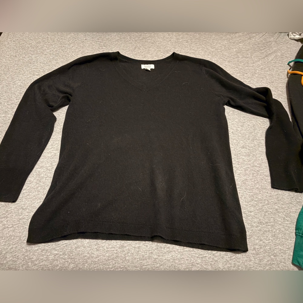 Women’s v-neck sweater